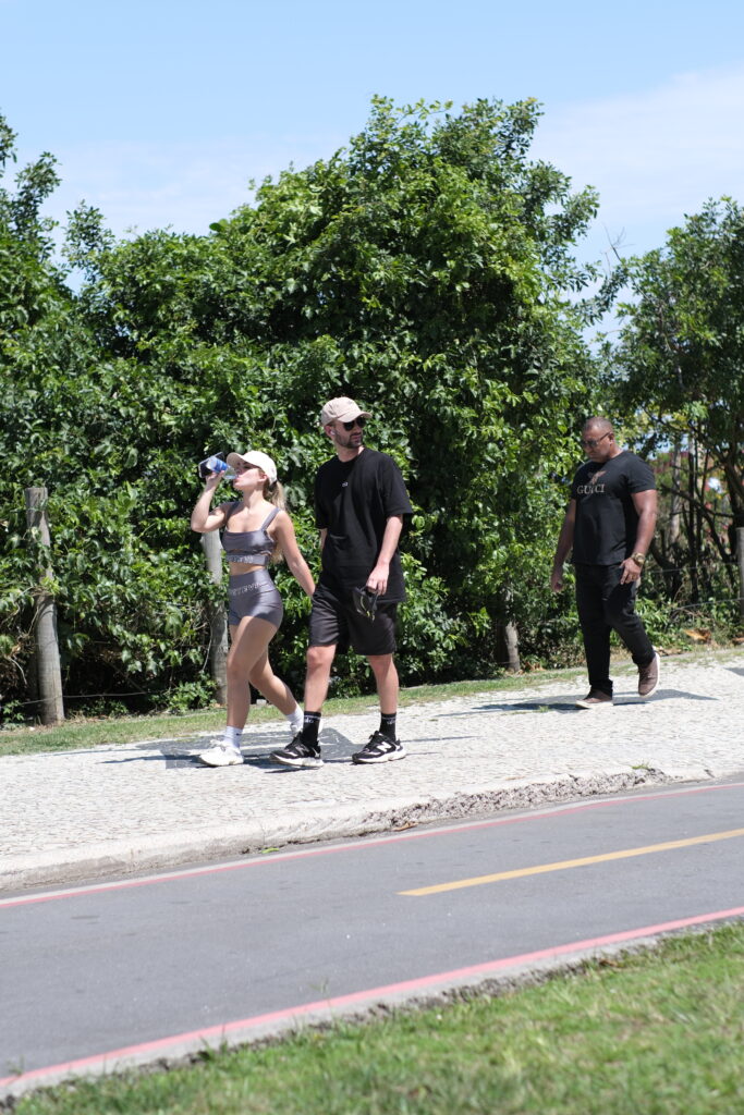 Após gravação na Globo, Murillo Conventi aproveita dia de praia com sua mulher Luiza Malavazzi no RJ 1 DSCF2997